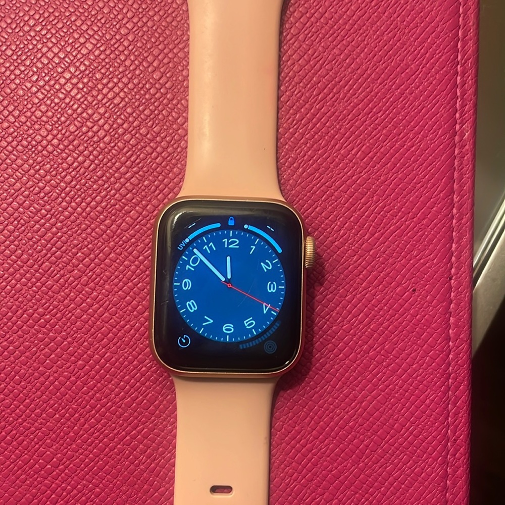 Apple Watch Series 5 GPS + Cellular 32GB Rose Gold casing, Pink Band